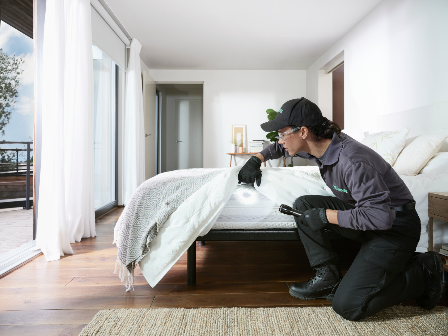  PureJoy_Tech_InspectingBed